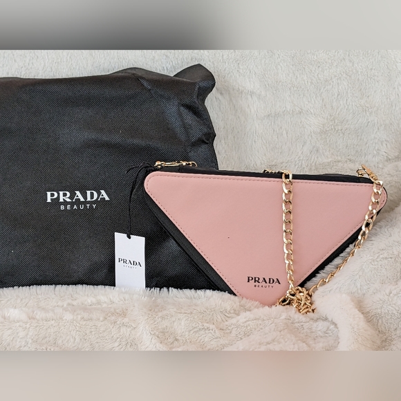 Prada - Picture 3 of 12